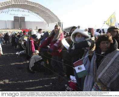 People attend to the mass offered by Pope Francis at High Studies Center of municipality of Ecatepec, Mexico, 14 February 2016. Pope Francis is on his first visit to predominantly Catholic Mexico from 12 to 17 February. Pope Francis visit !ACHTUNG: NUR REDAKTIONELLE NUTZUNG!  20160214-635910839195833896