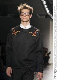 A model presents a creation from the Fall 2016 collection by Spanish designer Custo Barcelona during the New York Fall Fashion Week, in New York, New York, USA, 14 February 2016. The Fall 2016 collections are presented from 11 to 18 February. CUSTO BARCELONA IN NEY YORK FASHION WEEK !ACHTUNG: NUR REDAKTIONELLE NUTZUNG!  20160214-635910889146918004