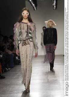 A model presents a creation from the Fall 2016 collection by Spanish designer Custo Barcelona during the New York Fall Fashion Week, in New York, New York, USA, 14 February 2016. The Fall 2016 collections are presented from 11 to 18 February. CUSTO BARCELONA IN NEY YORK FASHION WEEK !ACHTUNG: NUR REDAKTIONELLE NUTZUNG!  20160214-635910889177026004
