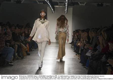 A model presents a creation from the Fall 2016 collection by Spanish designer Custo Barcelona during the New York Fall Fashion Week, in New York, New York, USA, 14 February 2016. The Fall 2016 collections are presented from 11 to 18 February. CUSTO BARCELONA IN NEY YORK FASHION WEEK !ACHTUNG: NUR REDAKTIONELLE NUTZUNG!  20160214-635910889802118004