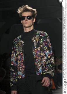 A model presents a creation from the Fall 2016 collection by Spanish designer Custo Barcelona during the New York Fall Fashion Week, in New York, New York, USA, 14 February 2016. The Fall 2016 collections are presented from 11 to 18 February. CUSTO BARCELONA IN NEY YORK FASHION WEEK !ACHTUNG: NUR REDAKTIONELLE NUTZUNG!  20160214-635910889808670004