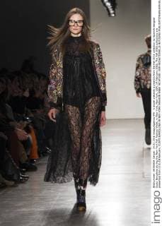 A model presents a creation from the Fall 2016 collection by Spanish designer Custo Barcelona during the New York Fall Fashion Week, in New York, New York, USA, 14 February 2016. The Fall 2016 collections are presented from 11 to 18 February. CUSTO BARCELONA IN NEY YORK FASHION WEEK !ACHTUNG: NUR REDAKTIONELLE NUTZUNG!  20160214-635910889815846004