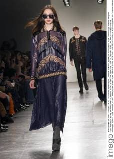 A model presents a creation from the Fall 2016 collection by Spanish designer Custo Barcelona during the New York Fall Fashion Week, in New York, New York, USA, 14 February 2016. The Fall 2016 collections are presented from 11 to 18 February. CUSTO BARCELONA IN NEY YORK FASHION WEEK !ACHTUNG: NUR REDAKTIONELLE NUTZUNG!  20160214-635910889824114004