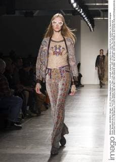 A model presents a creation from the Fall 2016 collection by Spanish designer Custo Barcelona during the New York Fall Fashion Week, in New York, New York, USA, 14 February 2016. The Fall 2016 collections are presented from 11 to 18 February. CUSTO BARCELONA IN NEY YORK FASHION WEEK !ACHTUNG: NUR REDAKTIONELLE NUTZUNG!  20160214-635910889832850004