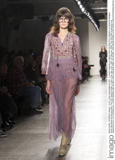 A model presents a creation from the Fall 2016 collection by Spanish designer Custo Barcelona during the New York Fall Fashion Week, in New York, New York, USA, 14 February 2016. The Fall 2016 collections are presented from 11 to 18 February. CUSTO BARCELONA IN NEY YORK FASHION WEEK !ACHTUNG: NUR REDAKTIONELLE NUTZUNG!  20160214-635910889851258004