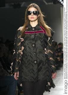 A model presents a creation from the Fall 2016 collection by Spanish designer Custo Barcelona during the New York Fall Fashion Week, in New York, New York, USA, 14 February 2016. The Fall 2016 collections are presented from 11 to 18 February. CUSTO BARCELONA IN NEY YORK FASHION WEEK !ACHTUNG: NUR REDAKTIONELLE NUTZUNG!  20160214-635910895380054004