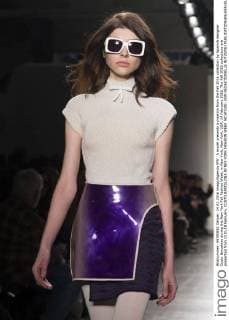 A model presents a creation from the Fall 2016 collection by Spanish designer Custo Barcelona during the New York Fall Fashion Week, in New York, New York, USA, 14 February 2016. The Fall 2016 collections are presented from 11 to 18 February. CUSTO BARCELONA IN NEY YORK FASHION WEEK !ACHTUNG: NUR REDAKTIONELLE NUTZUNG!  20160214-635910896076594004