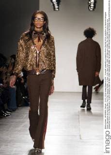 A model presents a creation from the Fall 2016 collection by Spanish designer Custo Barcelona during the New York Fall Fashion Week, in New York, New York, USA, 14 February 2016. The Fall 2016 collections are presented from 11 to 18 February. CUSTO BARCELONA IN NEY YORK FASHION WEEK !ACHTUNG: NUR REDAKTIONELLE NUTZUNG!  20160214-635910895432470004