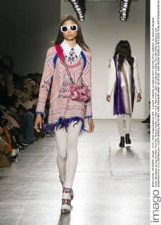 A model presents a creation from the Fall 2016 collection by Spanish designer Custo Barcelona during the New York Fall Fashion Week, in New York, New York, USA, 14 February 2016. The Fall 2016 collections are presented from 11 to 18 February. CUSTO BARCELONA IN NEY YORK FASHION WEEK !ACHTUNG: NUR REDAKTIONELLE NUTZUNG!  20160214-635910896068950004