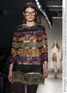 A model presents a creation from the Fall 2016 collection by Spanish designer Custo Barcelona during the New York Fall Fashion Week, in New York, New York, USA, 14 February 2016. The Fall 2016 collections are presented from 11 to 18 February. CUSTO BARCELONA IN NEY YORK FASHION WEEK !ACHTUNG: NUR REDAKTIONELLE NUTZUNG!  20160214-635910896084862004