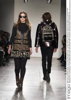 A model presents a creation from the Fall 2016 collection by Spanish designer Custo Barcelona during the New York Fall Fashion Week, in New York, New York, USA, 14 February 2016. The Fall 2016 collections are presented from 11 to 18 February. CUSTO BARCELONA IN NEY YORK FASHION WEEK !ACHTUNG: NUR REDAKTIONELLE NUTZUNG!  20160214-635910896119650004
