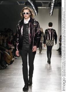 A model presents a creation from the Fall 2016 collection by Spanish designer Custo Barcelona during the New York Fall Fashion Week, in New York, New York, USA, 14 February 2016. The Fall 2016 collections are presented from 11 to 18 February. CUSTO BARCELONA IN NEY YORK FASHION WEEK !ACHTUNG: NUR REDAKTIONELLE NUTZUNG!  20160214-635910896127606004
