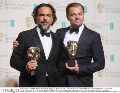 American actor Leonardo DiCaprio and Mexican director Alejandro G. Inarritu hold two of the five awards including Best Director and Best Actor for the Revenant in the winner s room at the EE British Academy Film Awards at the Royal Opera House in London on February 14, 2016.  LON20160214137 RUNExHELLESTAD