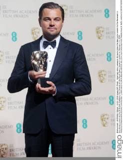 American actor Leonardo DiCaprio holds the Best Actor award for the Revenant in the winner s room at the EE British Academy Film Awards at the Royal Opera House in London on February 14, 2016.  LON20160214128 RUNExHELLESTAD