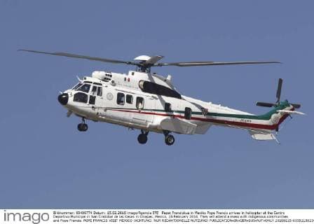 Papst Franziskus in Mexiko Pope Francis arrives in helicopter at the Centro Deportivo Municipal in San Cristobal de las Casas in Chiapas, Mexico, 15 February 2016. They will attend a mass with indigenous communities and Pope Francis. POPE FRANCIS VISIT MEXICO !ACHTUNG: NUR REDAKTIONELLE NUTZUNG!  20160215-635911562349048741