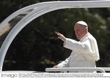Pope Francis waves at the attendees from the Popemobile in San Cristobal de las Casas, Chiapas, Mexico, 15 February 2016. The Pontiff celebrated a mass during which he condemned the treatment that indigenous communities have received from society and the government. to POPE FRANCIS VISITS MEXICO !ACHTUNG: NUR REDAKTIONELLE NUTZUNG!  MEX21 20160215-635911676666849846