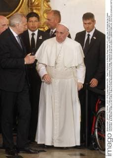 Papst Franziskus in Mexiko Pope Francis (C) visits San Cristobal de las Casas Cathedral in Chiapas, Mexico, 15 February 2016 where he sent a message of hope, especially to the sick. to POPE FRANCIS VISITS MEXICO !ACHTUNG: NUR REDAKTIONELLE NUTZUNG!  MEX25 20160215-635911732892815384