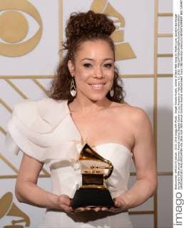 Singer Kendra Foster, winner of Best R&B Song for Really Love, appears backstage during the 58th annual Grammy Awards held at Staples Center in Los Angeles on February 15, 2016.  LAP20160215821 PHILxMCCARTEN