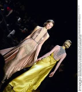 Models display creations of Reem Acra 2016 Fall Winter collection during the New York Fashion Week in New York, the United States, on Feb. 15, 2016. ) (djj) U.S.-NEW YORK-FASHION WEEK-REEM ACRA WangxXijia 
