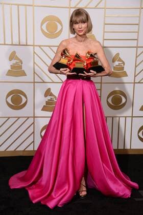 Taylor Swift, winner of the Best Album of the Year award for 1989, appears backstage during the 58th annual Grammy Awards held at Staples Center in Los Angeles on February 15, 2016.  LAP201602151025 PHILxMCCARTEN