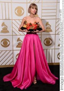 Taylor Swift, winner of the Best Album of the Year award for 1989, appears backstage during the 58th annual Grammy Awards held at Staples Center in Los Angeles on February 15, 2016.  LAP201602151027 PHILxMCCARTEN
