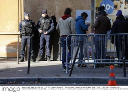 Security beim Konzert Eagles Of Death Metal - Paris - 16 02 2016 StephenCailletx 