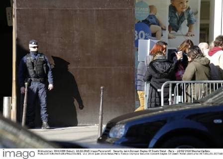 Security beim Konzert Eagles Of Death Metal - Paris - 16 02 2016 StephenCailletx 