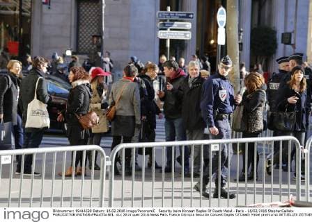 Security beim Konzert Eagles Of Death Metal - Paris - 16 02 2016 StephenCailletx 