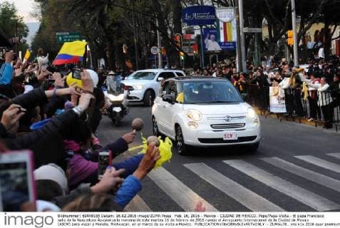 Feb. 16, 2016 - Mexico - CIUDAD DE MEXICO. Pope Papa-Visita.- El papa Francisco salio de la Nunciatura Apostolica la manana de este martes 16 de febrero de 2016 rumbo al Aeropuerto Internacional de la Ciudad de Mexico (AICM) para viajar a Morelia, Michoacan, en el marco de su visita a Mexico.  - ZUMAu78_