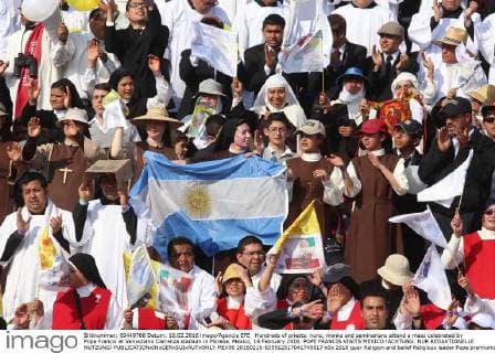 Hundreds of priests, nuns, monks and seminarians attend a mass celebrated by Pope Francis at Venustiano Carranza stadium in Morelia, Mexico, 16 February 2016. POPE FRANCIS VISITS MEXICO !ACHTUNG: NUR REDAKTIONELLE NUTZUNG!  MEX06 20160216-635912517041749017