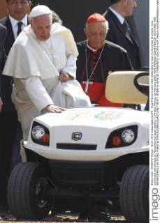 Pope Francis is seen after celebrating a mass for hundreds of priests, nuns, monks and seminarians at Venustiano Carranza stadium in Morelia, Mexico, 16 February 2016. POPE FRANCIS VISITS MEXICO !ACHTUNG: NUR REDAKTIONELLE NUTZUNG!  MEX07 20160216-635912517695545017