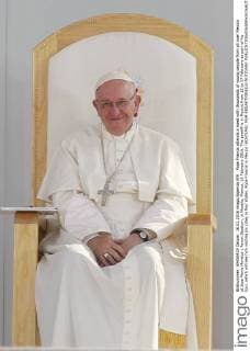 Pope Francis attends a meet with thousands of young people from all over Mexico at Jose Maria Morelos y Pavon Stadium, in Morelia, Mexico, 16 February 2016. The pontiff is in Mexico from 12 to 17 February as part of his tour, which will see him visiting six cities in four states. Pope Francis in Mexico !ACHTUNG: NUR REDAKTIONELLE NUTZUNG!  MEX442 20160217-635912757098294342