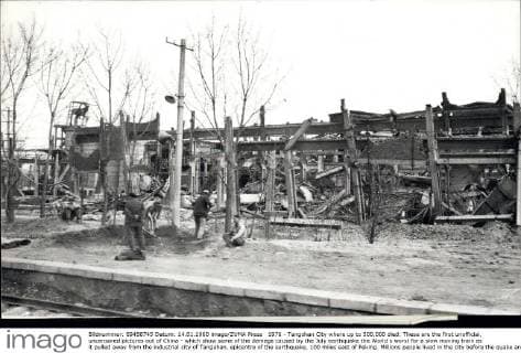 1976 - Tangshan City where up to 500,000 died: These are the first unofficial, uncensored pictures out of China - which show some of the damage caused by the July earthquake the World s worst for a slow moving train as it pulled away from the industrial city of Tangahan, epicentre of the earthquake, 100 miles east of Peking. Millions people lived in the city before the quake and the death tollhas been put at 100,000 by official Chinese sources and at 500,000 by foreign estimated. The natural phenomenon was made worse by a man-made one-a honeycomb of coal mines below the city. Their collapse as violent tremors shcok the city opened up vast sink-holes into which an entire hospital and a train are sold to have disappeared. The railway system in and around the city was so badly hit that before it could be reppened repairs were needed for 144 miles of line. Photo shows a group of workers takc - ZUMAk09_