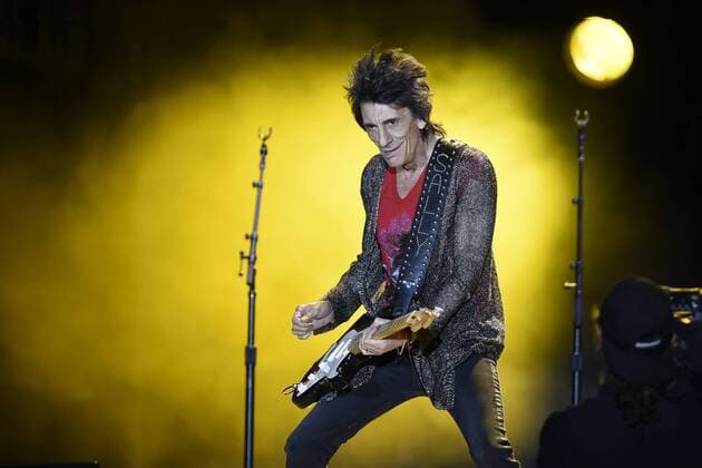 (160217) -- MONTEVIDEO, Feb. 16, 2016 -- Bass player of British band The Rolling Stones Ron Wood performs during a concert in Montevideo, capital of Uruguay, on Feb. 16, 2016. According to local press, The Rolling Stones played for the first time in Uruguay as part of the America Latina Ole Tour 2016 . ) URUGUAY-MONTEVIDEO-MUSIC-THE ROLLING STONES NicolasxCelaya 