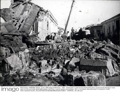 1960 - Earthquake in Chile several hard earthquakes caused severe damage in most parts of Chile and killed about 6000 people. More than 2 million people are homeless. OPS: a completely destroyed road in Concepcion, South Chile. Keystone Munich, 28.5.60 - ZUMAk09_