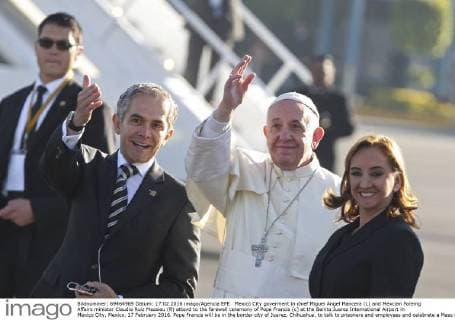 Mexico City goverment in chief Miguel Angel Mancera (L) and Mexcian Foreing Affairs minister Claudia Ruiz Massieu (R) attend to the farewell ceremony of Pope Francis (c) at the Benito Juarez International Airport in Mexico City, Mexico, 17 February 2016. Pope Francis will be in the border city of Juarez, Chihuahua, to talk to prisoners and employees and celebrate a Mass with migrants in the last day of his visit to Mexico. POPE FRANCIS VISITS MEXICO !ACHTUNG: NUR REDAKTIONELLE NUTZUNG!  20160217-635913244423089766