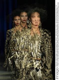 (160217) -- NEW YORK, Feb. 17, 2016 -- This multiple exposure photo shows a model displaying a creation of NAEEM KHAN 2016 Fall Winter collection during the New York Fashion Week in New York, the United States, on Feb. 17, 2016. ) U.S.-NEW YORK-FASHION WEEK-NAEEM KHAN WangxLei 