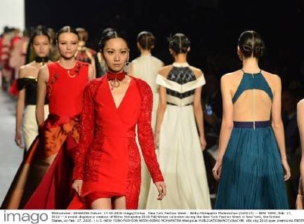 New York Fashion Week - Bibhu Mohapatra Modenschau (160217) -- NEW YORK, Feb. 17, 2016 -- A model displays a creation of Bibhu Mohapatra 2016 Fall Winter collection during the New York Fashion Week in New York, the United States, on Feb. 17, 2016. ) U.S.-NEW YORK-FASHION WEEK-BIBHU MOHAPATRA WangxLei 