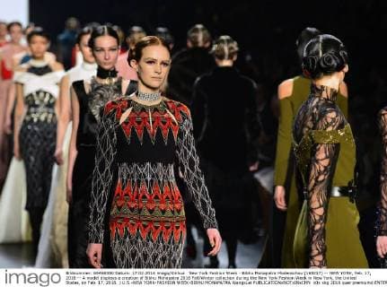 New York Fashion Week - Bibhu Mohapatra Modenschau (160217) -- NEW YORK, Feb. 17, 2016 -- A model displays a creation of Bibhu Mohapatra 2016 Fall Winter collection during the New York Fashion Week in New York, the United States, on Feb. 17, 2016. ) U.S.-NEW YORK-FASHION WEEK-BIBHU MOHAPATRA WangxLei 