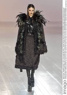 Kendall Jenner walks the runway at the Marc Jacobs 2016 Collection at the Park Avenue Armory during Fall 2016 New York Fashion Week on February 18, 2016 in New York City.  NYP20160218951 ANDREAxHANKS