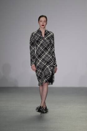 London Fashion Week - J. JS Lee Modenschau . 19 02 2016. London, United Kingdom. London Fashion Week Autumn Winter 2016. J. JS Lee collection on the opening show of London Fashion Week  xAndrewxParsonsx xi-Imagesx IIM-12001-0002