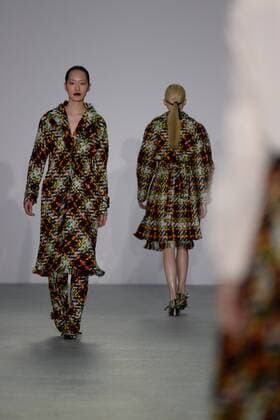 London Fashion Week - J. JS Lee Modenschau . 19 02 2016. London, United Kingdom. London Fashion Week Autumn Winter 2016. J. JS Lee collection on the opening show of London Fashion Week  xAndrewxParsonsx xi-Imagesx IIM-12001-0003