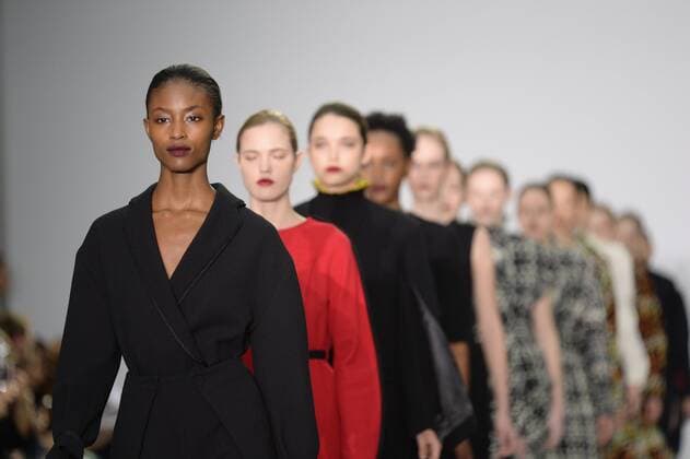 London Fashion Week - J. JS Lee Modenschau . 19 02 2016. London, United Kingdom. London Fashion Week Autumn Winter 2016. J. JS Lee collection on the opening show of London Fashion Week  xAndrewxParsonsx xi-Imagesx IIM-12001-0005