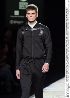 Madrid Fashion Week - David Delfin Modenschau Desfile de David Delfin en la Mercedes Benz Fashion Week Madrid 2016. 588 Diego Puerta Cordon Press David Delfin s fashion show framed into the Mercedes Benz Fashion Week Madrid 2016. Cordon Press  DiegoxPuerta