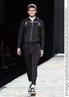 Madrid Fashion Week - David Delfin Modenschau Desfile de David Delfin en la Mercedes Benz Fashion Week Madrid 2016. 588 Diego Puerta Cordon Press David Delfin s fashion show framed into the Mercedes Benz Fashion Week Madrid 2016. Cordon Press  DiegoxPuerta