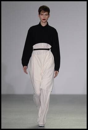 London Fashion Week - J. JS Lee Modenschau . 19 02 2016. London, United Kingdom. London Fashion Week Autumn Winter 2016. J. JS Lee collection at the opening show of London Fashion Week.  xAndrewxParsonsx xi-Imagesx IIM-12001-0024