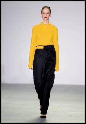 London Fashion Week - J. JS Lee Modenschau . 19 02 2016. London, United Kingdom. London Fashion Week Autumn Winter 2016. J. JS Lee collection at the opening show of London Fashion Week.  xAndrewxParsonsx xi-Imagesx IIM-12001-0025