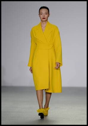 London Fashion Week - J. JS Lee Modenschau . 19 02 2016. London, United Kingdom. London Fashion Week Autumn Winter 2016. J. JS Lee collection at the opening show of London Fashion Week.  xAndrewxParsonsx xi-Imagesx IIM-12001-0028