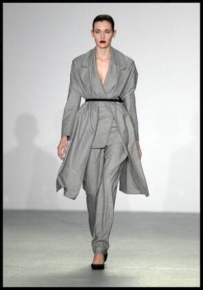 London Fashion Week - J. JS Lee Modenschau . 19 02 2016. London, United Kingdom. London Fashion Week Autumn Winter 2016. J. JS Lee collection at the opening show of London Fashion Week.  xAndrewxParsonsx xi-Imagesx IIM-12001-0023