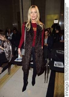Feb. 19, 2016 - London, London, UK - LAURAN WHITMORE attends the FELDER FELDER Autumn Winter 2016 show. Models, buyers, celebrities and the stylish descend upon London Fashion Week for the Autumn Winters 2016 clothes collection shows. London, UK. London UK  - ZUMAl94_